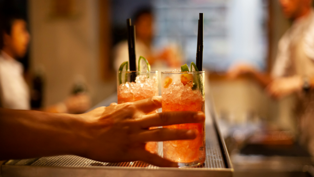 Mocktail On-Premise insights highlighting orange, pineapple, and espresso flavors, social settings like happy hour and karaoke, and rising menu prices.